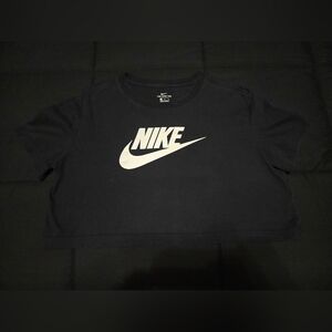 NIKE Cropped T-Shirt